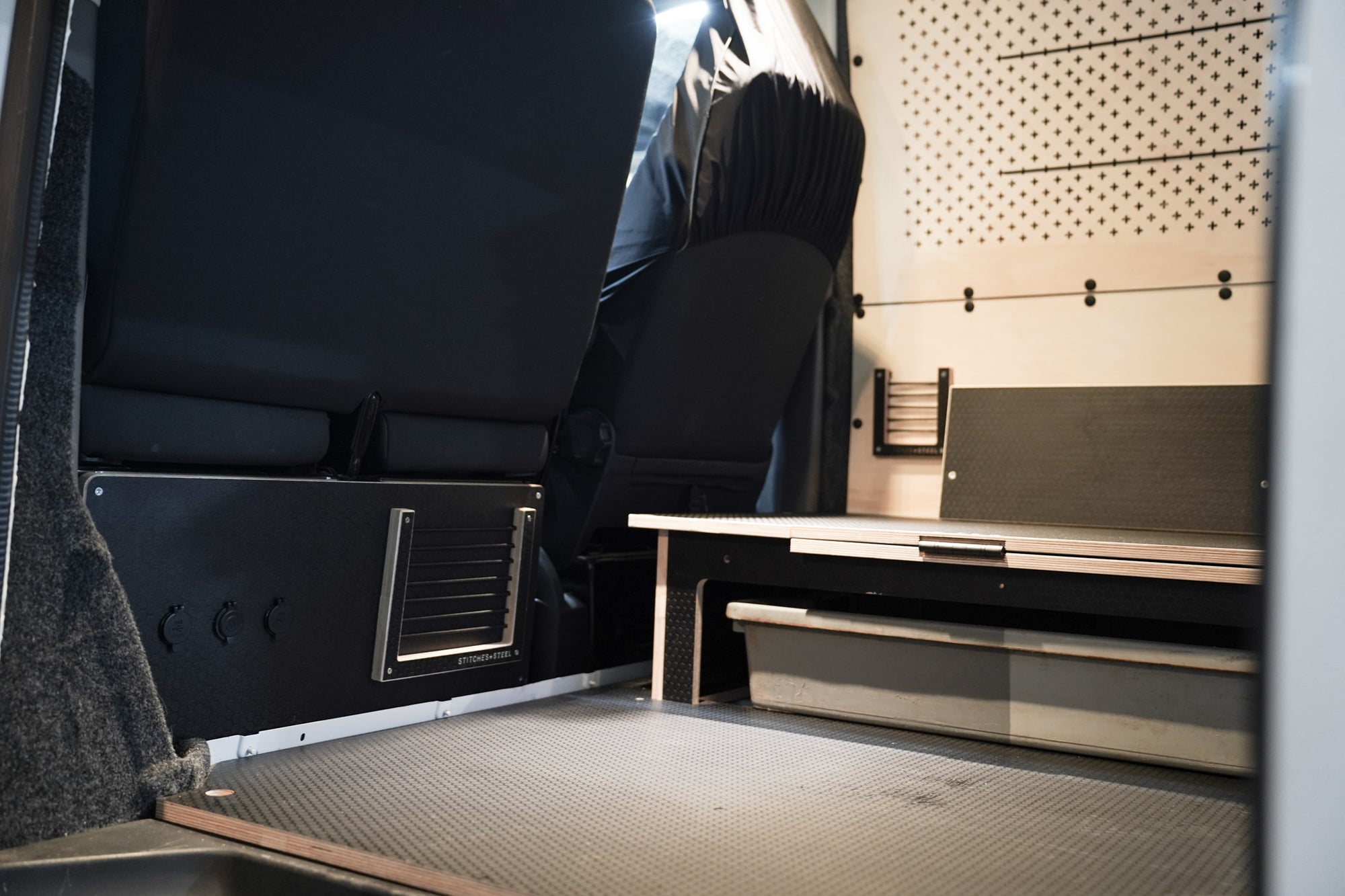 Volkswagen T6.1 Flat-pack Swamper Mule